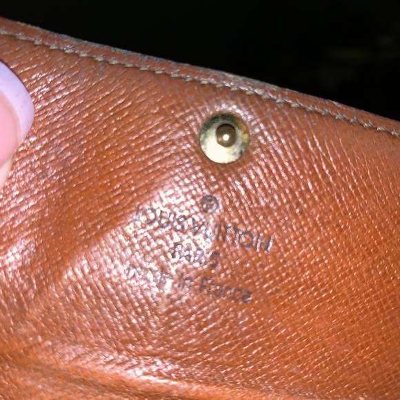 Louis Vuitton 6 key holder - Picture 7 of 12